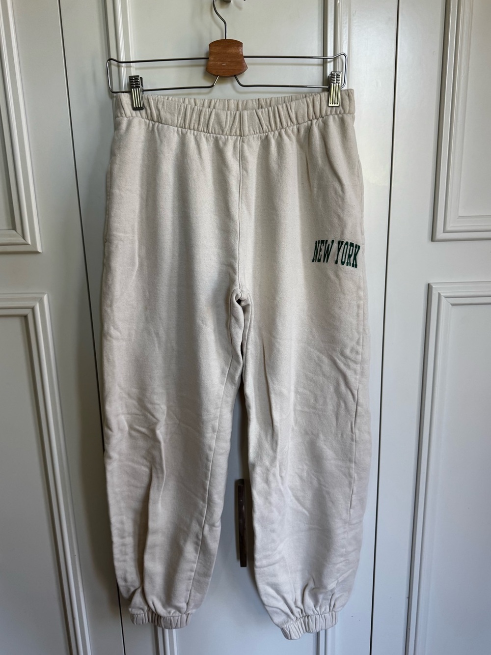 Brandy Melville Rosa Sweatpants with “New York” Grapic